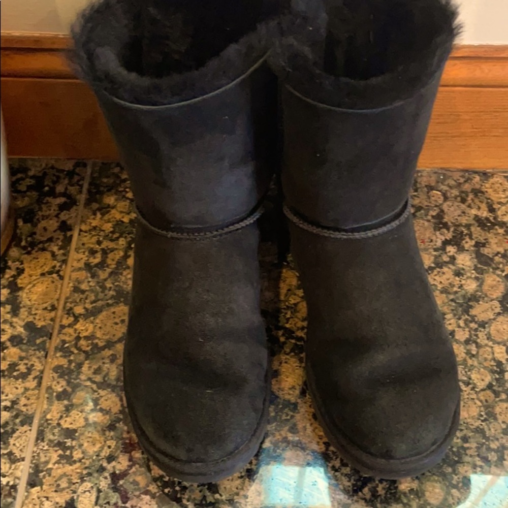 Ugg’s Bailey bow black ***Good Condition ****